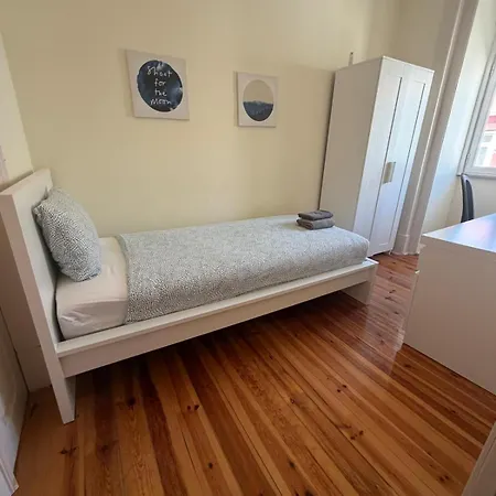 Best Room In Lisbon-3