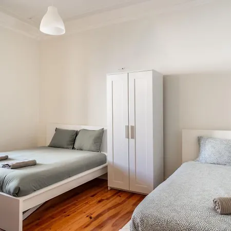 Best Room In Lisbon-3